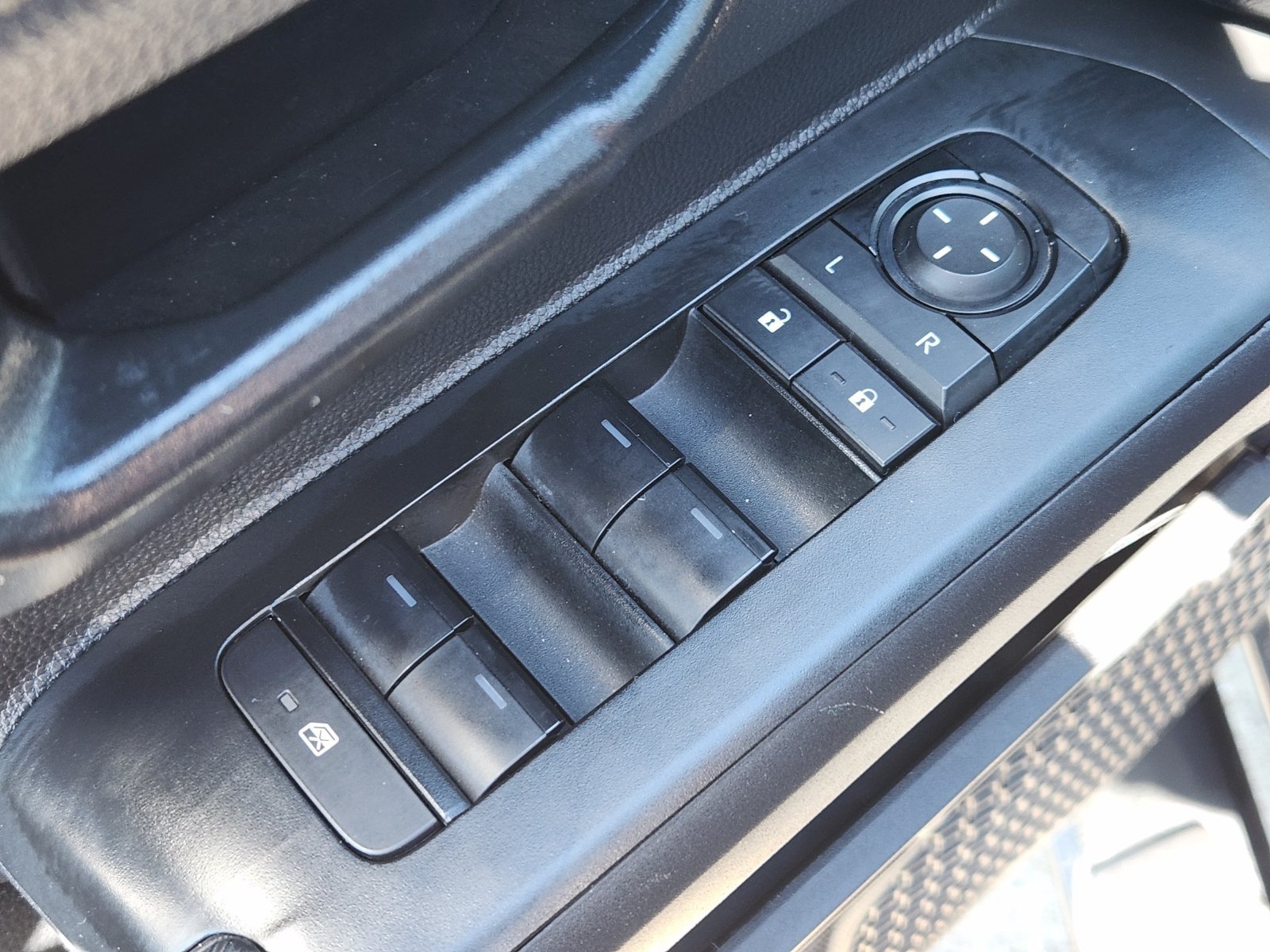 Used 2024 Toyota Tacoma SR AWD/4WD image 32