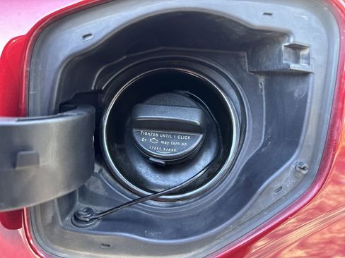 Used 2023 Nissan Frontier SV w/ Technology Package image 39