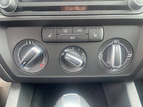 Used 2017 Volkswagen Jetta SE FWD image 19