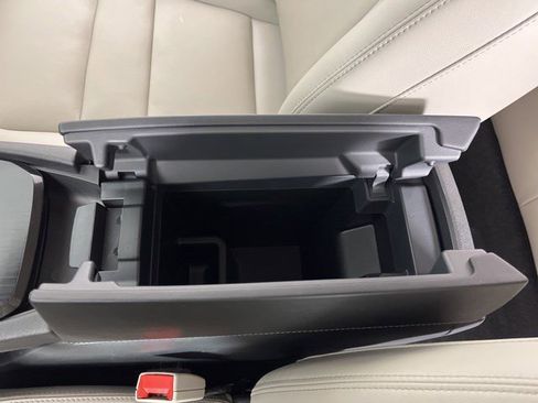 Used 2025 Nissan Rogue SL image 24