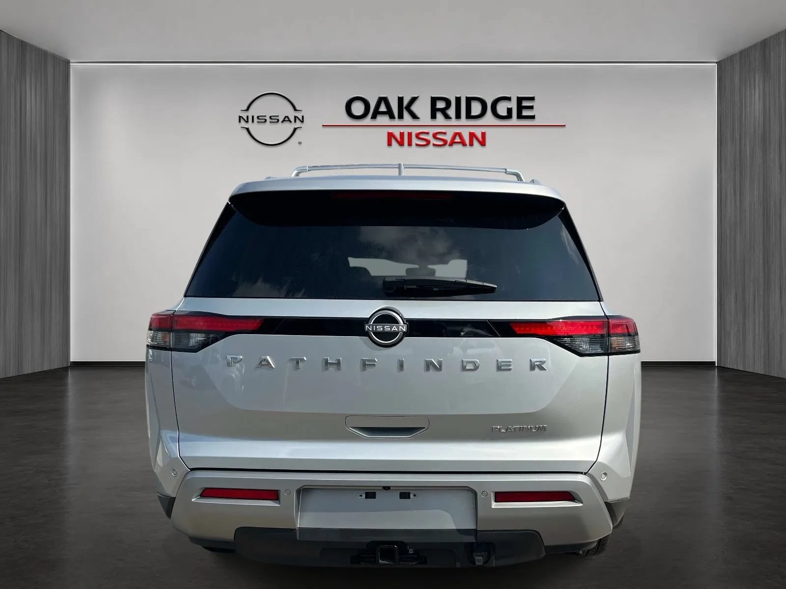 Used 2025 Nissan Pathfinder Platinum w/ Cargo Package FWD image 4