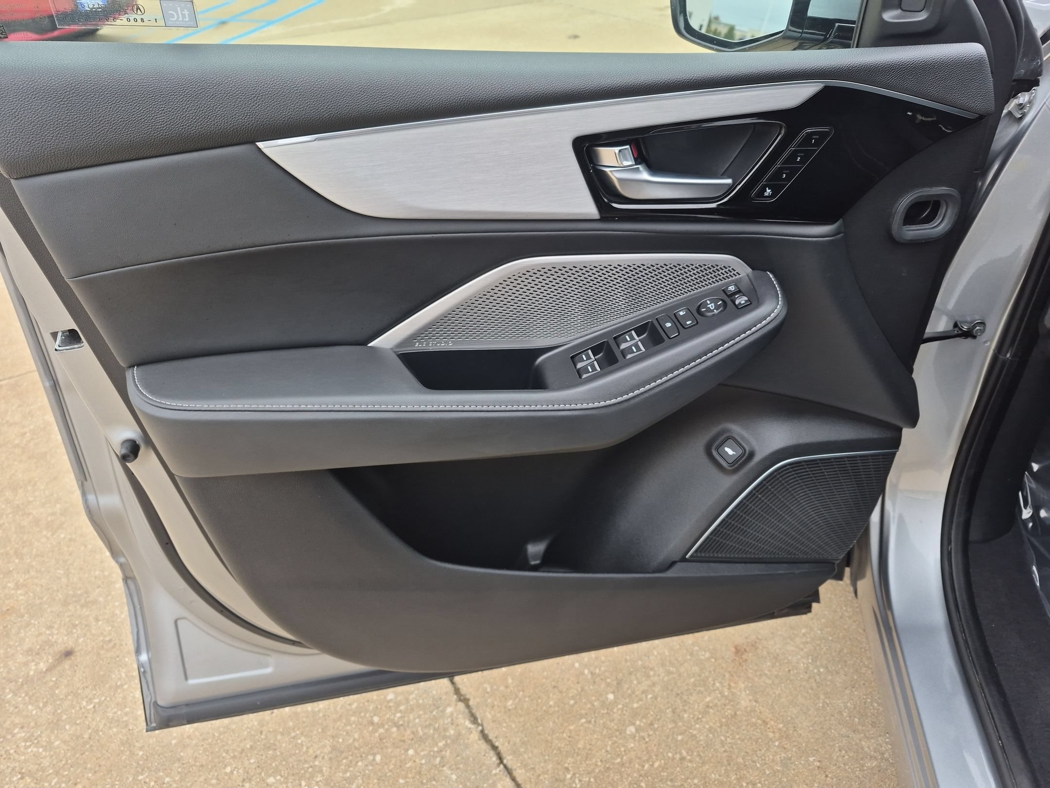 Used 2024 Acura MDX w/ Technology Package AWD/4WD image 12