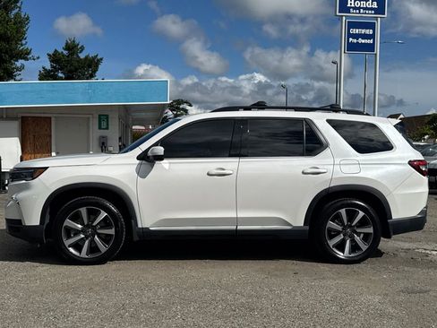 Certified 2023 Honda Pilot Touring image 7