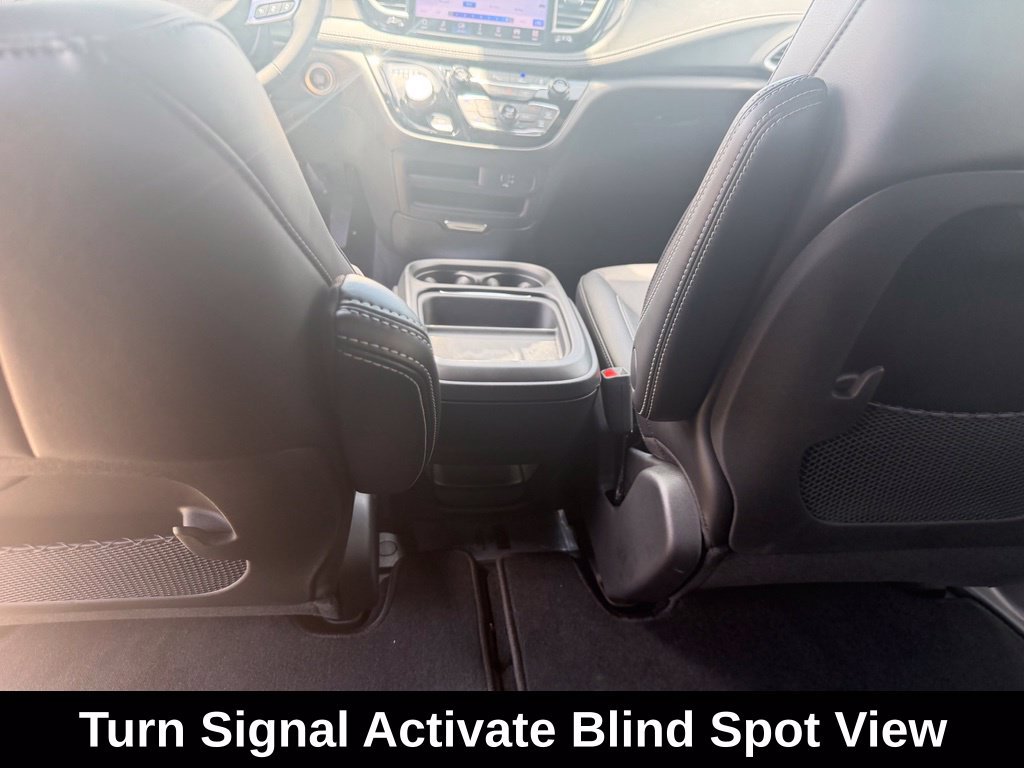 New 2027 Chrysler Pacifica Select w/ Family Tech Group FWD image 29