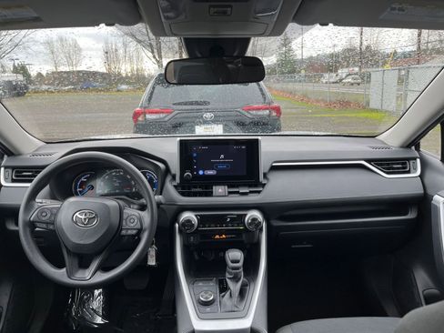 Used 2025 Toyota RAV4 LE image 32