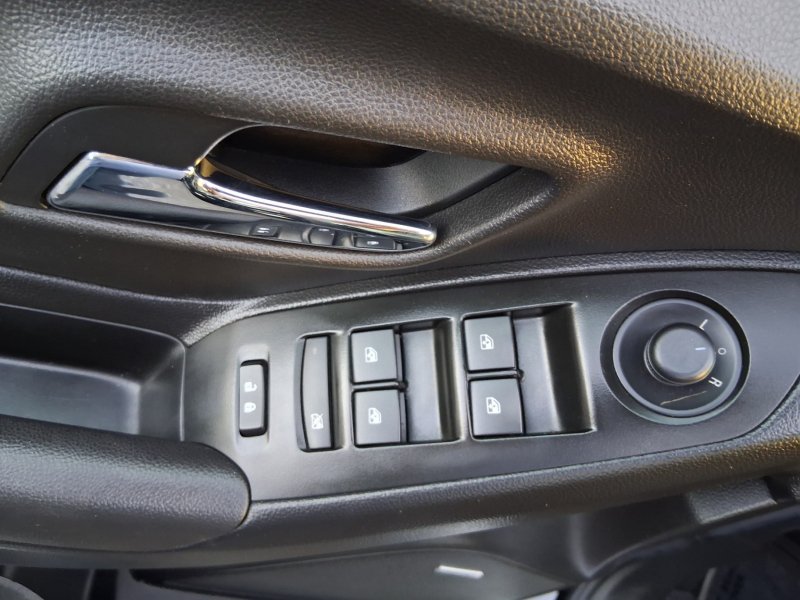 Used 2018 Chevrolet Trax Premier w/ Midnight Edition FWD image 15
