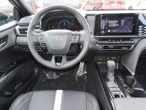 Certified 2025 Toyota Camry SE image 9