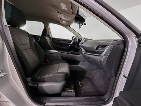 Used 2025 Nissan Rogue SV image 30