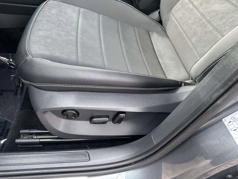 Used 2022 Volkswagen Taos SE image 21