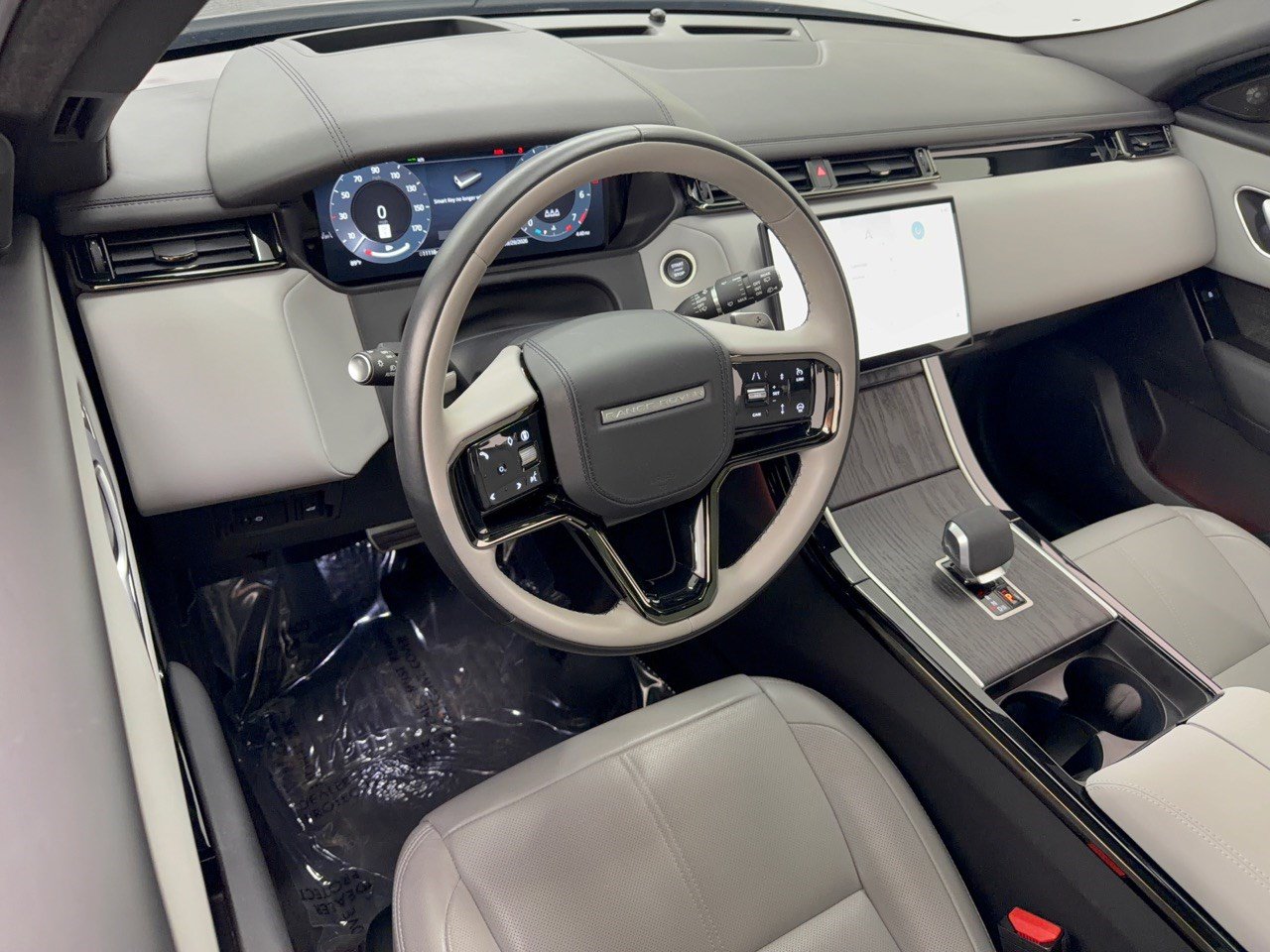 Certified 2026 Land Rover Range Rover Velar Dynamic SE AWD/4WD image 4
