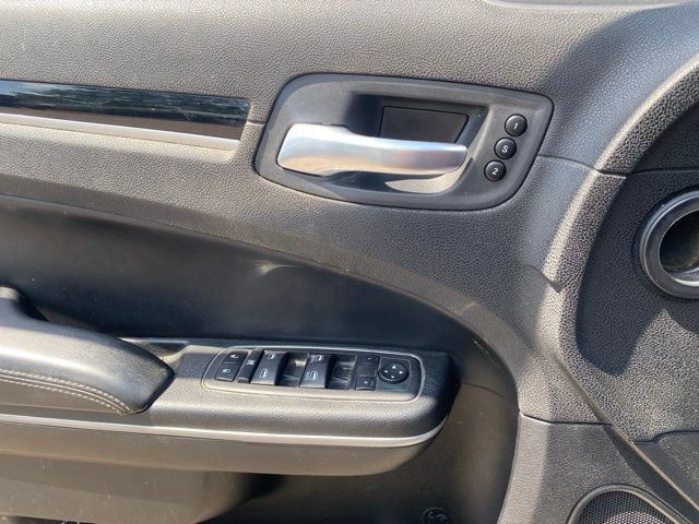 Used 2023 Chrysler 300 S w/ Comfort Group RWD image 20