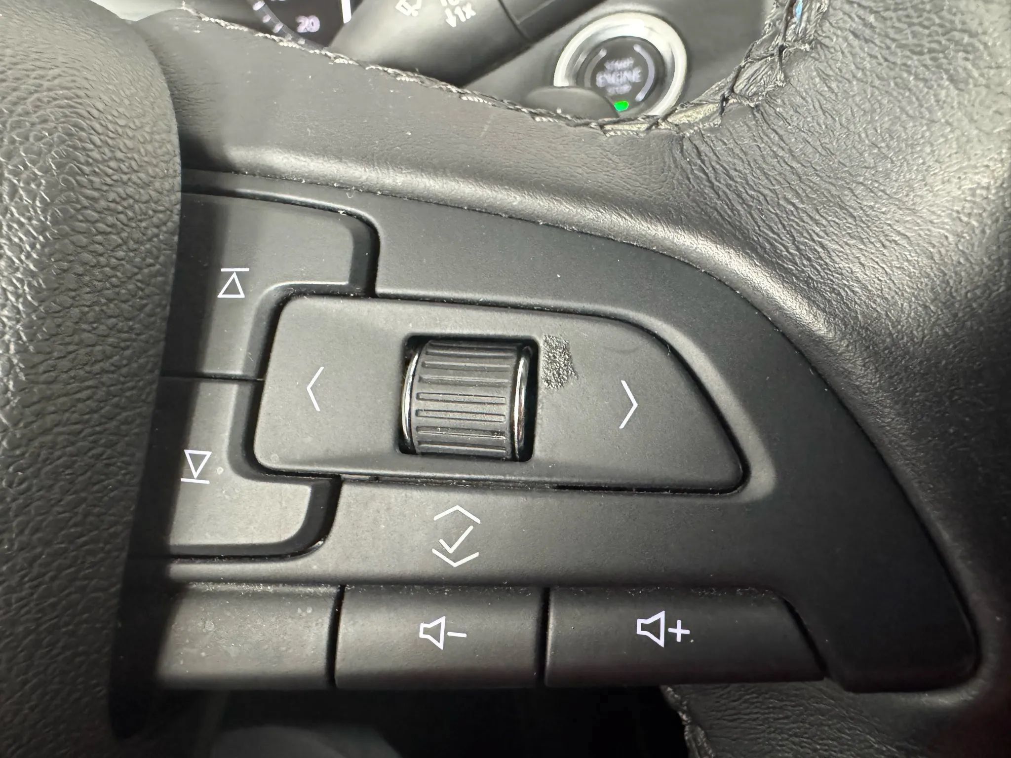 Used 2019 Cadillac XT4 Luxury w/ Cold Weather Package AWD/4WD image 18