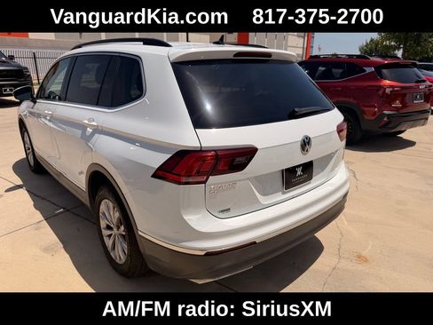 Used 2018 Volkswagen Tiguan SE FWD image 2