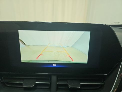 Used 2025 Chevrolet Trax ACTIV w/ Sunroof Package image 8