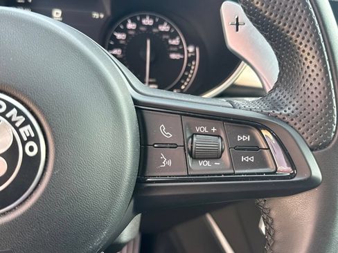 Used 2023 Alfa Romeo Stelvio Veloce AWD/4WD image 37