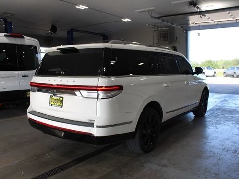 Used 2022 Lincoln Navigator L Reserve AWD/4WD image 9