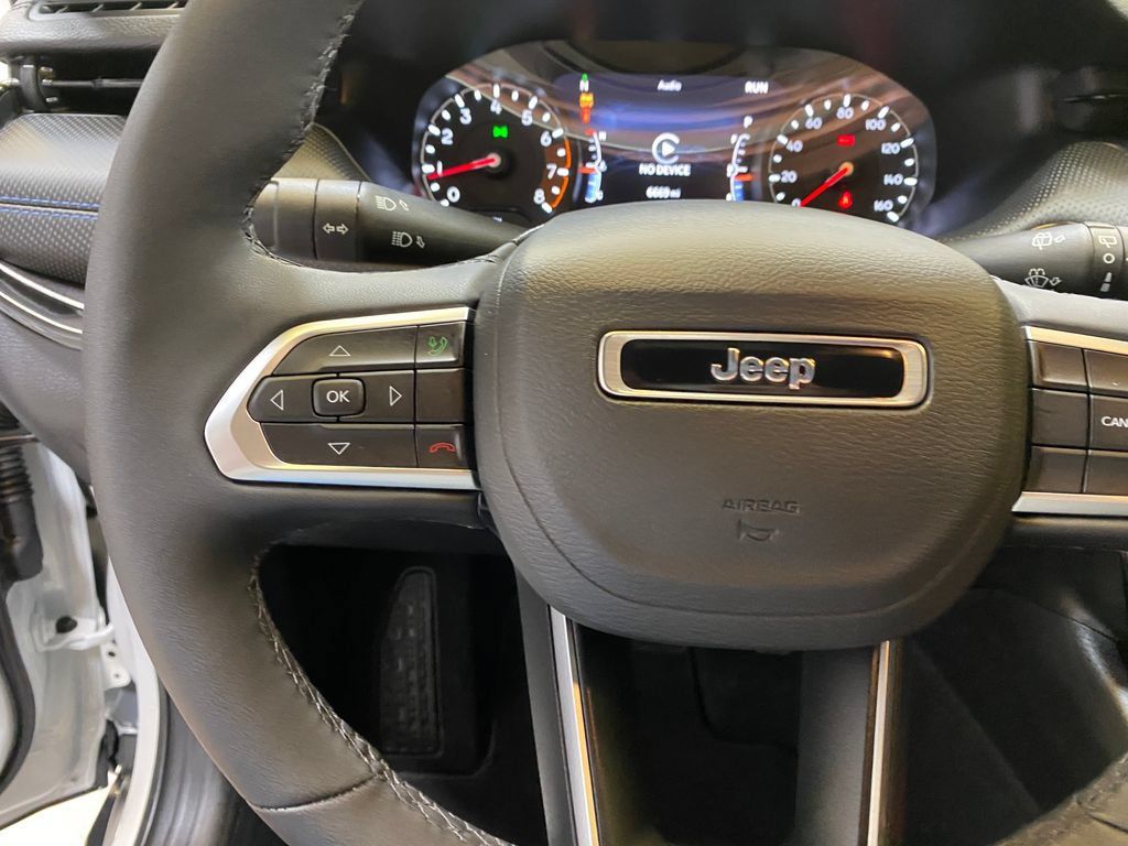 Used 2026 Jeep Compass Latitude AWD/4WD image 33