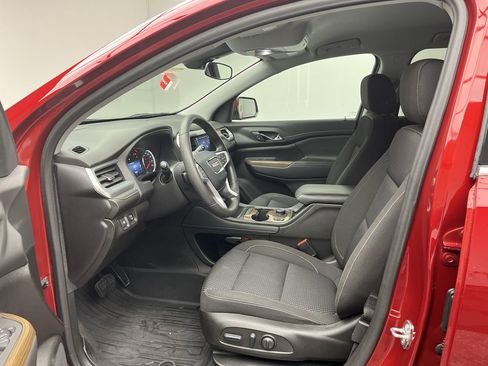 Certified 2023 GMC Acadia SLE w/ Driver Convenience Package image 3