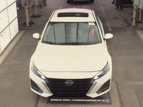 Used 2023 Nissan Altima 2.5 SV w/ SV Premium Package FWD image 3