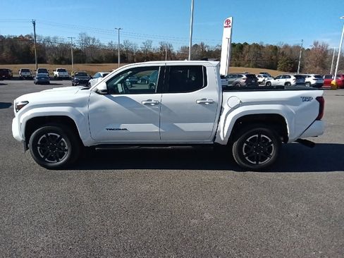Used 2025 Toyota Tacoma TRD Sport image 6