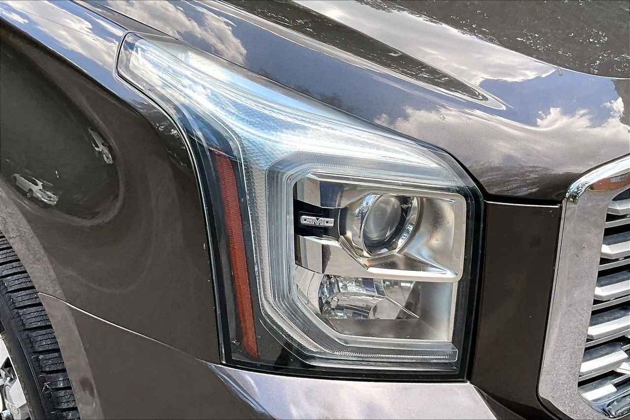 Used 2020 GMC Yukon Denali RWD image 32