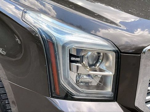 Used 2020 GMC Yukon Denali RWD image 32