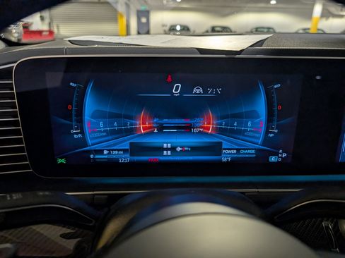 Used 2024 Mercedes-Benz GLS 63 AMG 4MATIC image 33