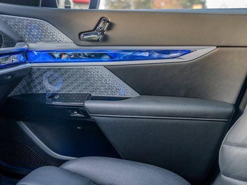 Used 2024 BMW i7 eDrive50 w/ M Sport Package image 14