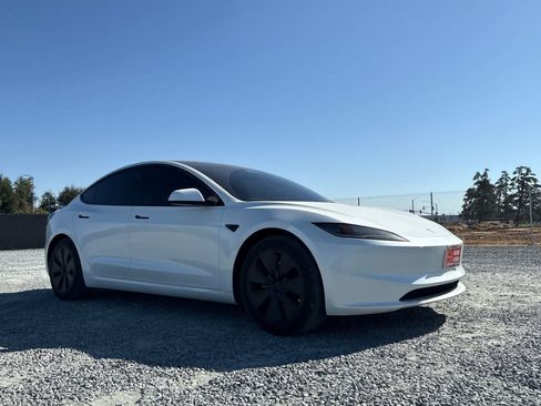 Used 2024 Tesla Model 3 Standard Range RWD image 10