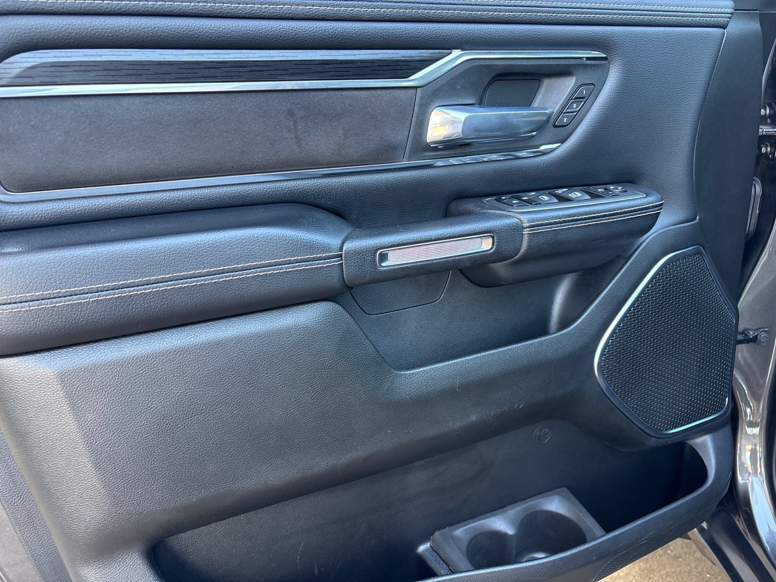 Used 2024 RAM 1500 Laramie RWD image 10