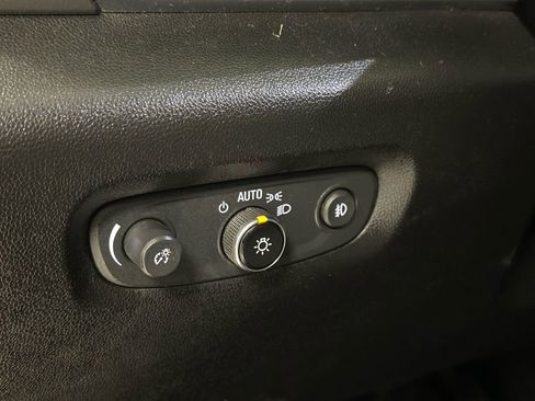 Used 2019 Chevrolet Traverse LT image 17