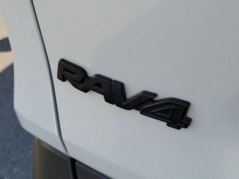 Used 2023 Toyota RAV4 XLE Premium image 7
