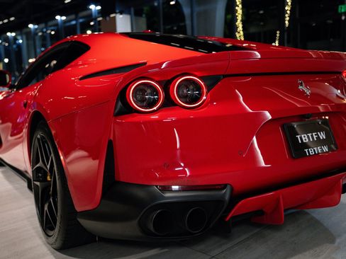 Used 2020 Ferrari 812 Superfast image 8