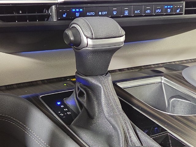 Used 2024 Toyota Sienna Limited AWD/4WD image 22