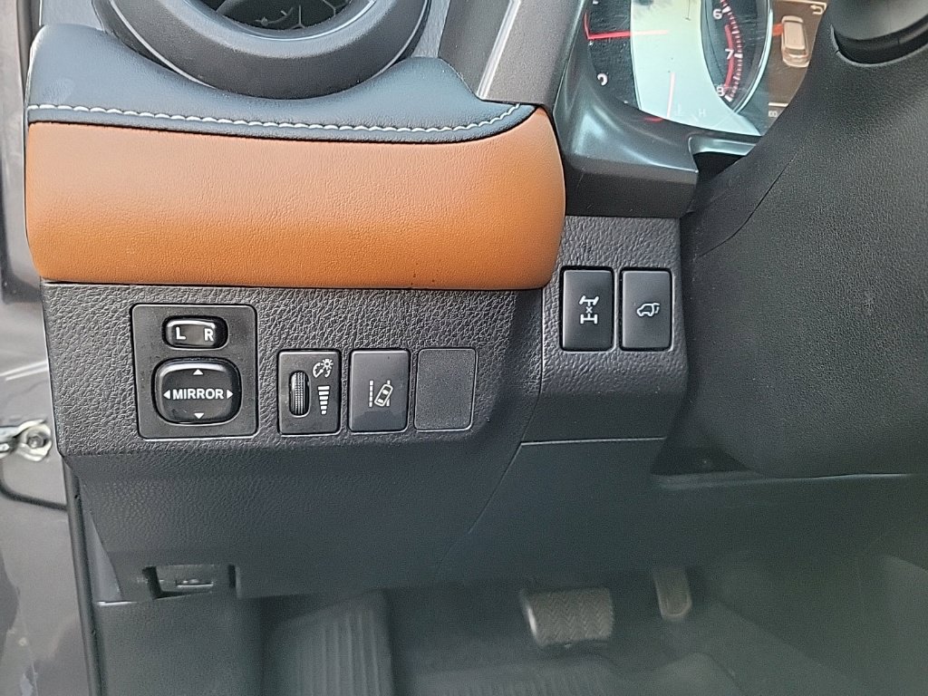 Used 2017 Toyota RAV4 SE AWD/4WD image 13