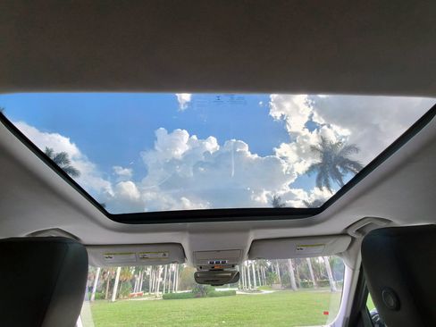 Used 2017 Land Rover Discovery HSE image 22