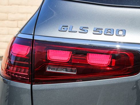 New 2026 Mercedes-Benz GLS 580 4MATIC image 9