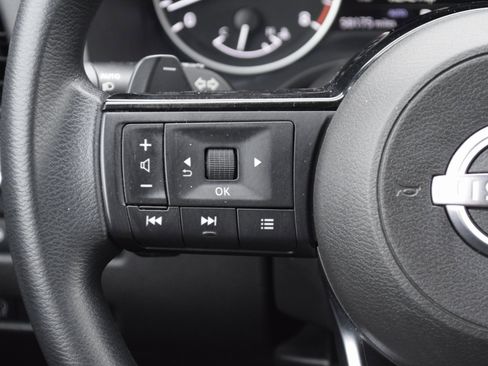 Used 2023 Nissan Rogue SV image 12