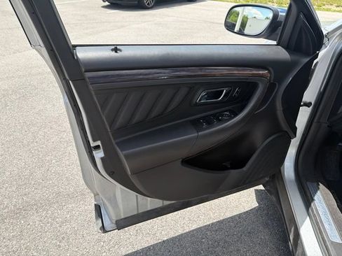 Used 2017 Ford Taurus Limited AWD/4WD image 9