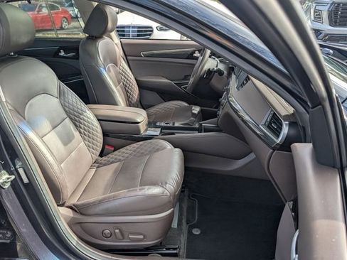 Used 2017 Kia Cadenza Limited w/ Paint Protection Package image 23