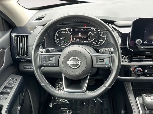 Used 2024 Nissan Pathfinder SV image 12