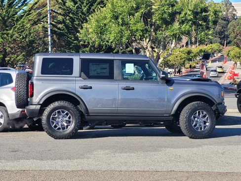 New 2025 Ford Bronco Badlands image 4