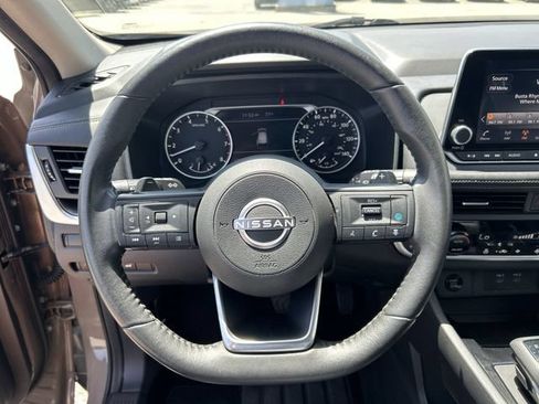 Certified 2024 Nissan Rogue SV w/ SV Premium Package AWD/4WD image 18