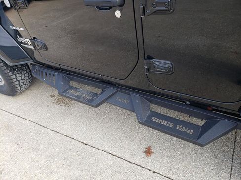 Used 2018 Jeep Wrangler Unlimited Sahara image 13