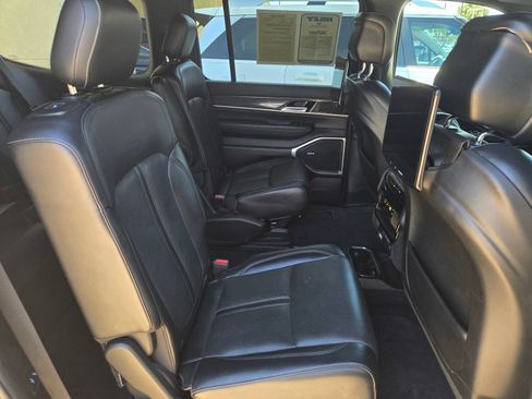 Used 2022 Jeep Wagoneer Series II w/ Premium Group I AWD/4WD image 29