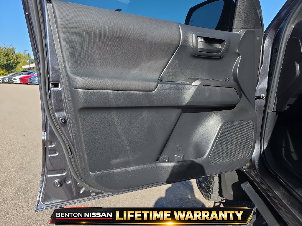 Used 2022 Toyota Tacoma TRD Sport w/ Technology Package AWD/4WD image 18
