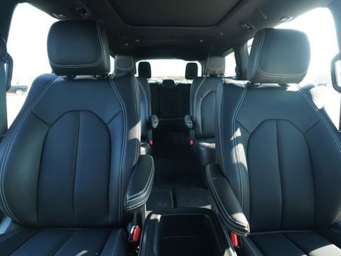 New 2026 Chrysler Pacifica Select image 35