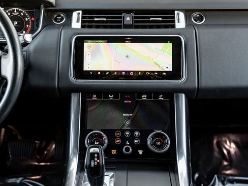 Used 2020 Land Rover Range Rover Sport HSE image 18