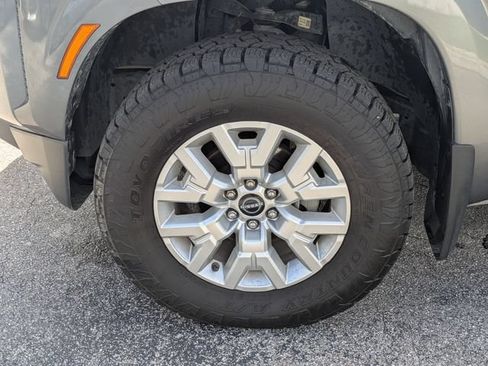 Used 2022 Nissan Frontier SV w/ Technology Package AWD/4WD image 11