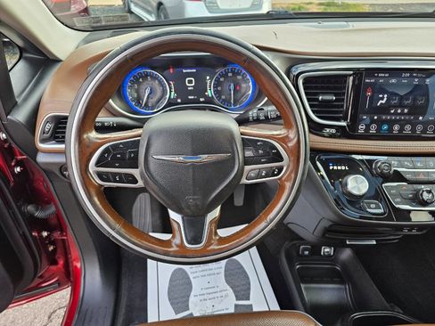 Used 2019 Chrysler Pacifica Limited w/ Tire & Wheel Group image 13